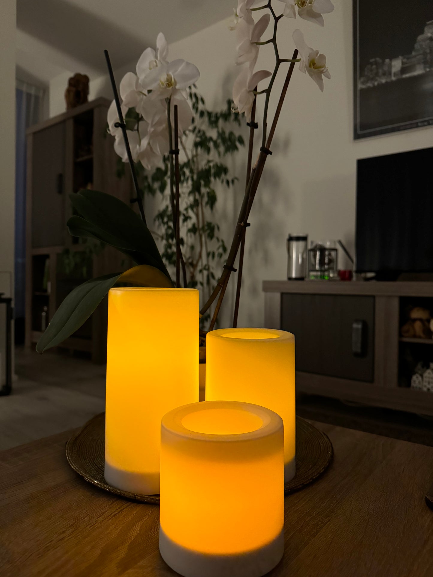 SET OF THREE RECHARGEABLE CANDLES - Includes remote control
